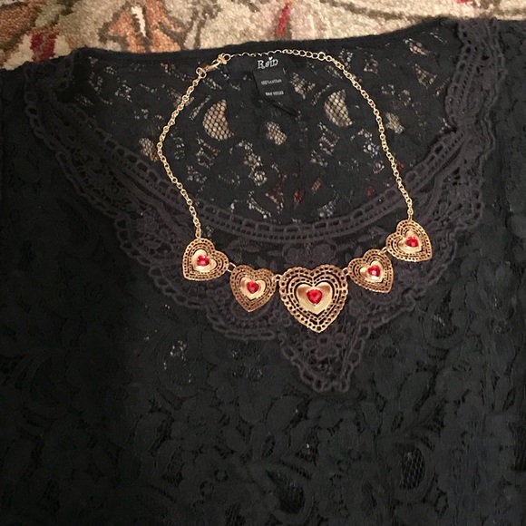 Gold-colored Red Heart Choker Necklace - Picture 2 of 3